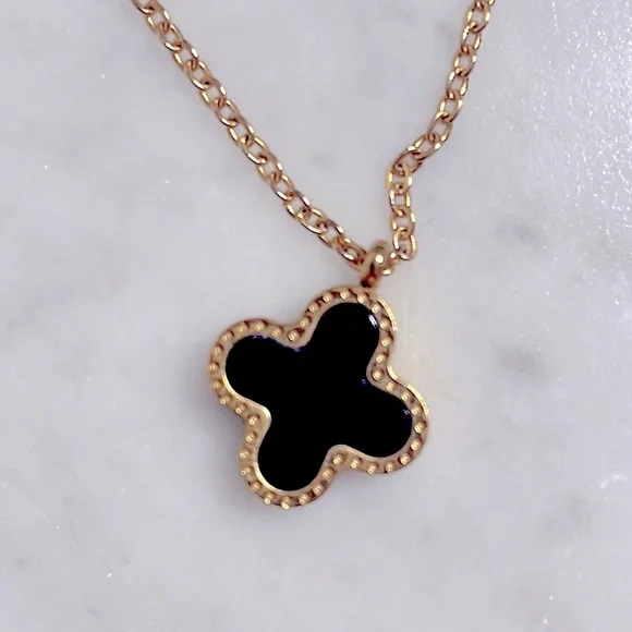 Designer inspired Reversible Clover necklace - Picture 4 of 7